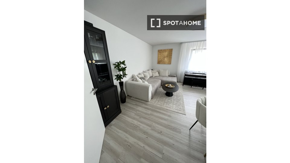 Apartment Cologne, 1 bed, 70m² — photo 2