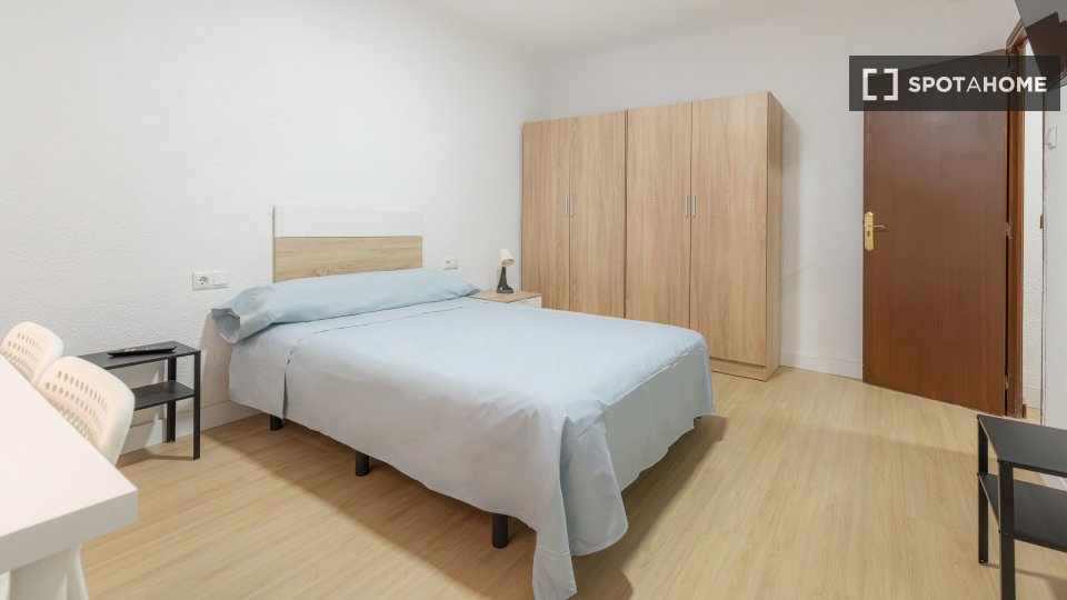 Habitación en piso compartido en alquiler en Elche, Alicante.