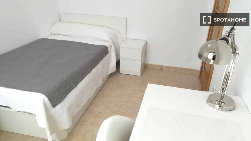 Double room Valencia, 3 beds — photo 13