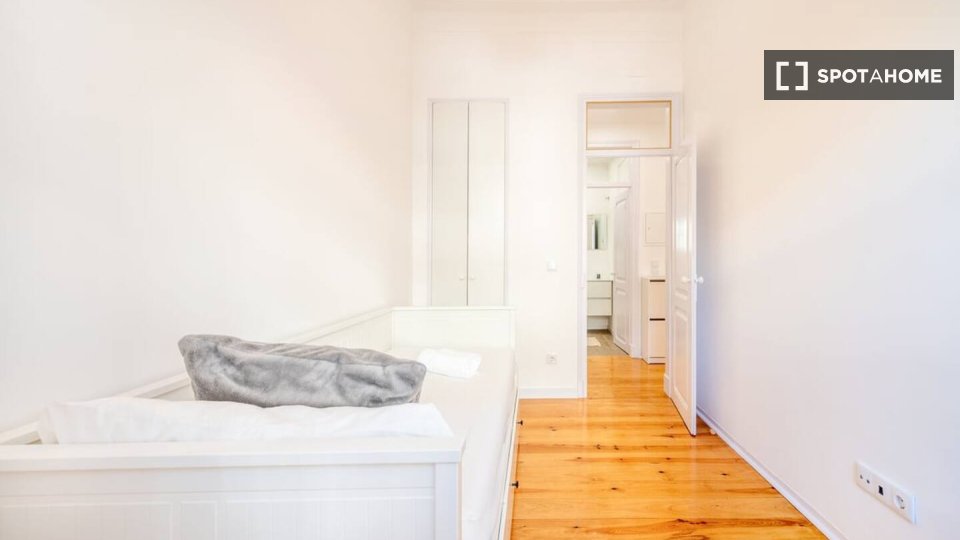 Apartment Lisbon, 2 beds — photo 14