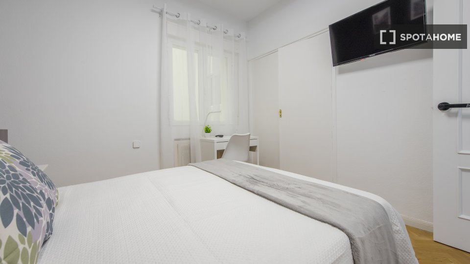 Double room Madrid, 8 beds, 200m² — photo 17