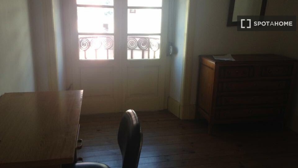 Double room Coimbra, 3 beds — photo 7