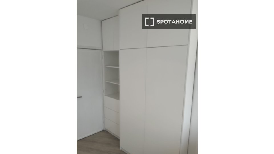 Double room Lisbon, 2 beds — photo 11