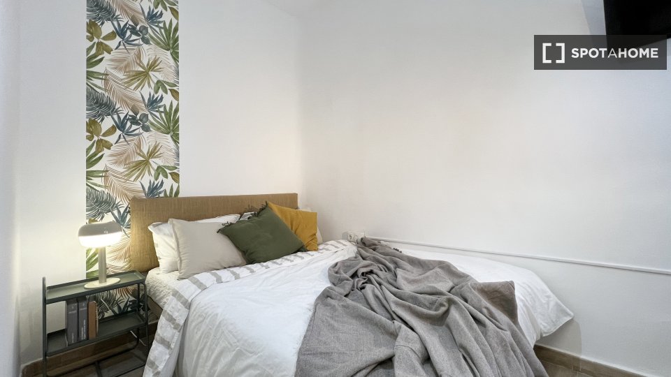 Double room Madrid, 3 beds — photo 9