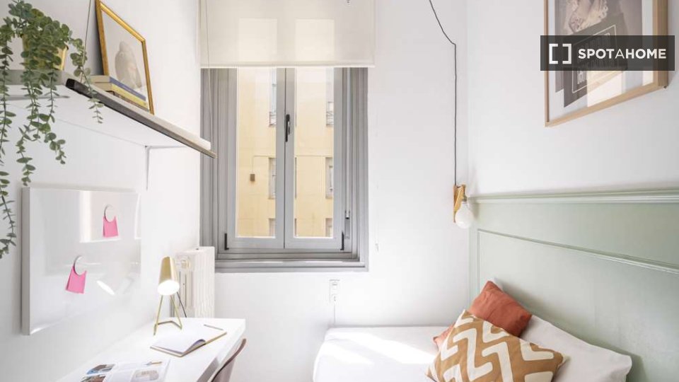 Double room Madrid, 67 beds — photo 14