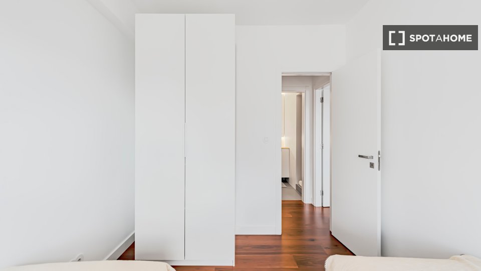 Apartment Lisbon, 2 beds, 74m² — photo 1