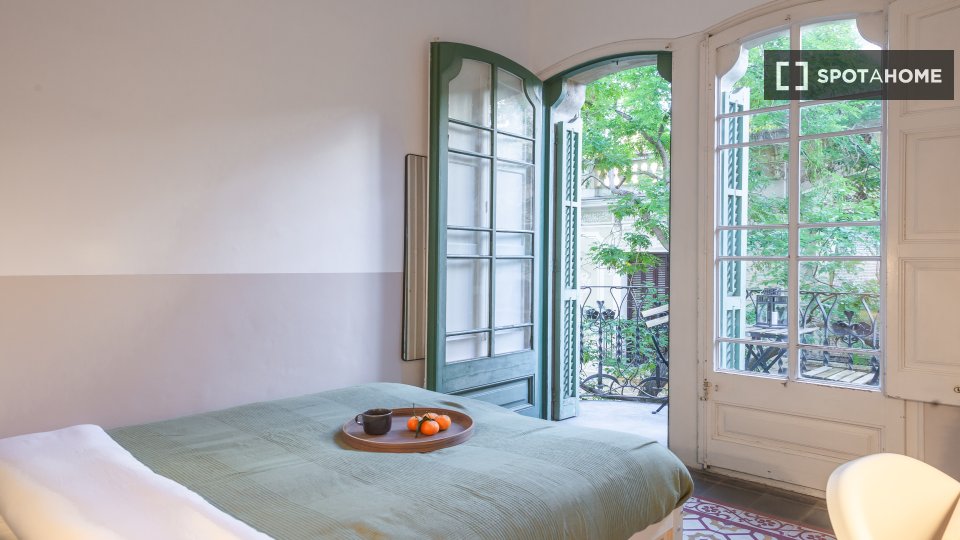 Double room Barcelona, 5 beds, 120m² — photo 2