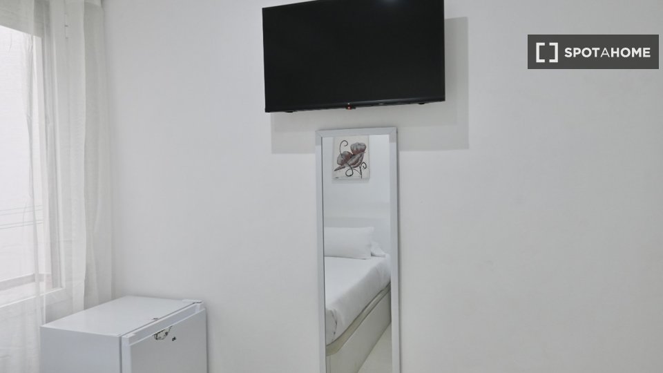 Double room Madrid, 4 beds, 95m² — photo 6