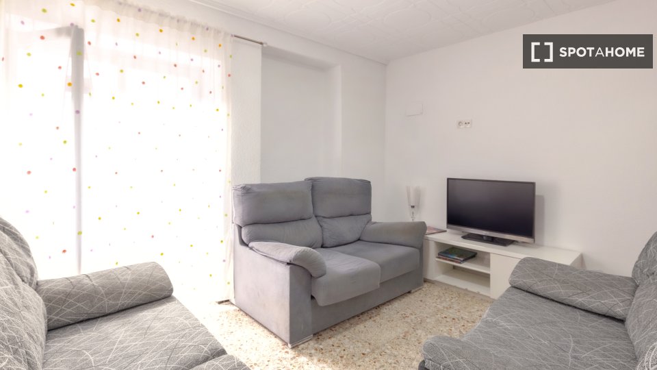 Double room Alicante, 5 beds, 95m² — photo 15