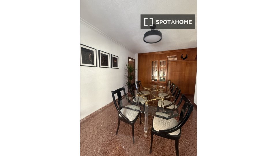 Double room Malaga, 5 beds, 140m² — photo 8
