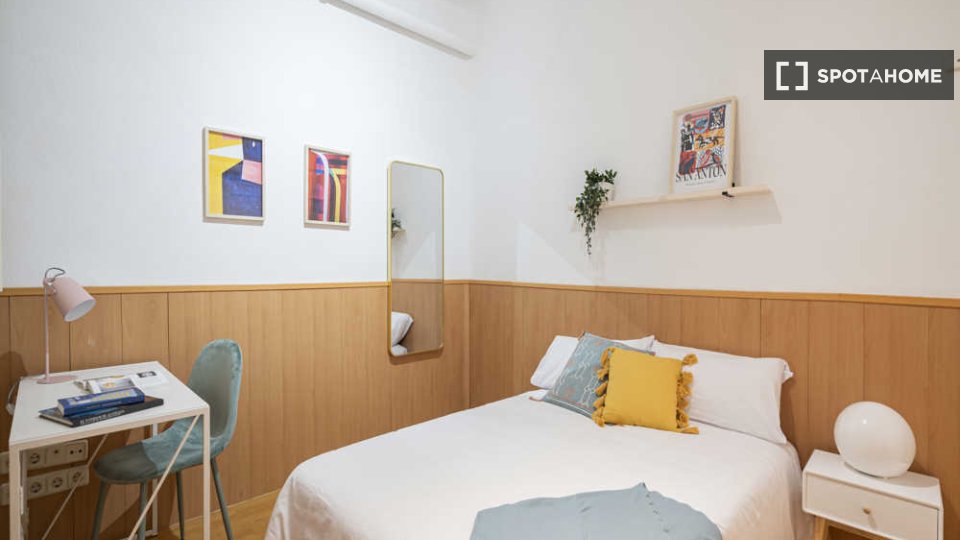 Double room Madrid, 3 beds — photo 20