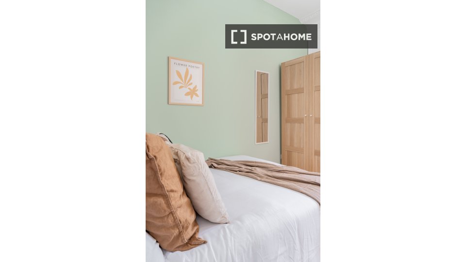 Double room Madrid, 10 beds, 173m² — photo 48