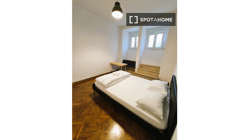 Apartment Lisbon, 2 beds, 105m² — photo 2