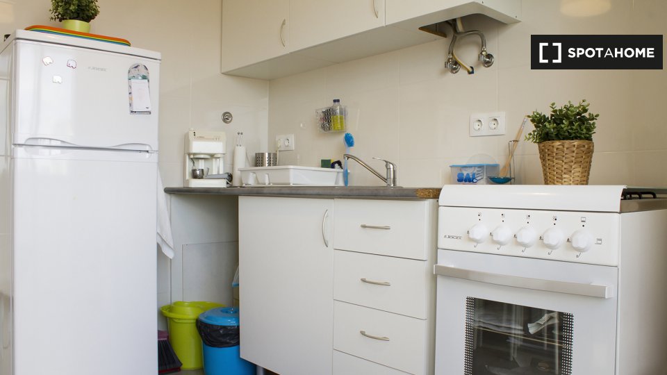 Double room Lisbon, 3 beds, 70m² — photo 12