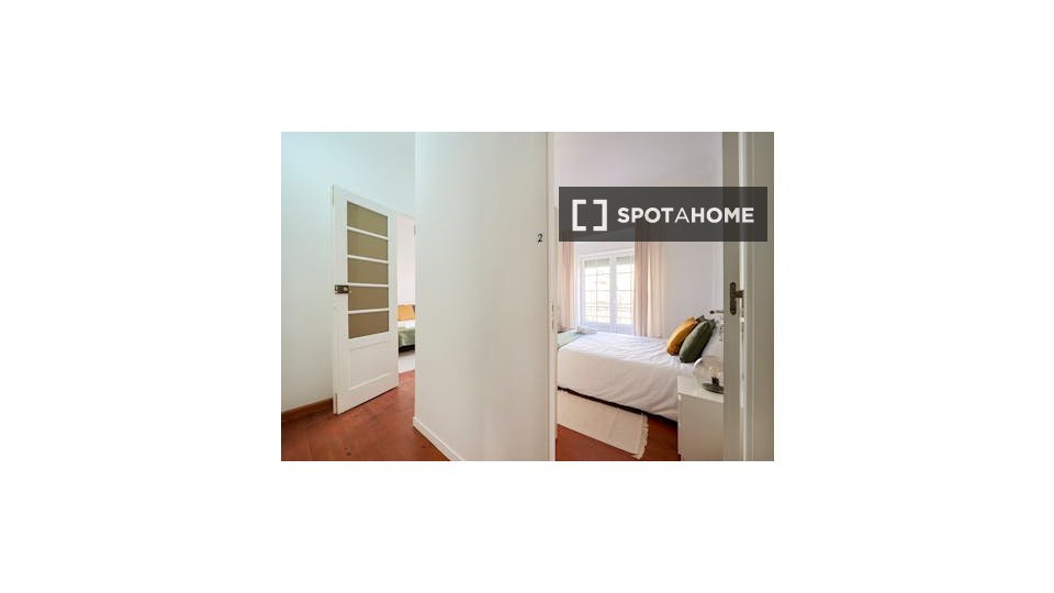 Double room Lisbon, 6 beds — photo 14