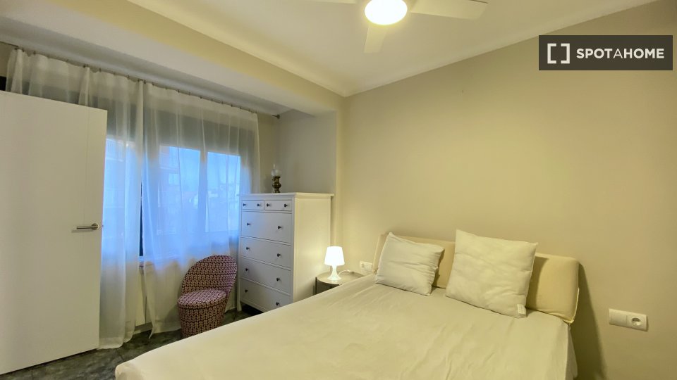 Apartment Barcelona, 3 beds, 62m² — photo 18