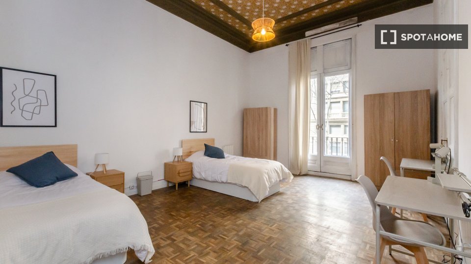Double room Barcelona, 10 beds, 252m² — photo 1