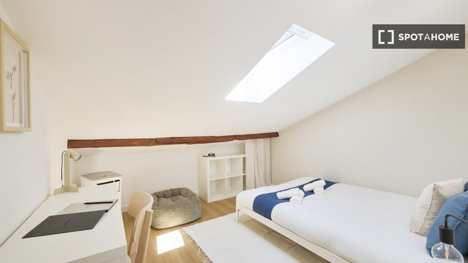 Double room Lisbon, 9 beds — photo 13