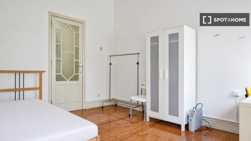 Double room Lisbon, 6 beds — photo 16