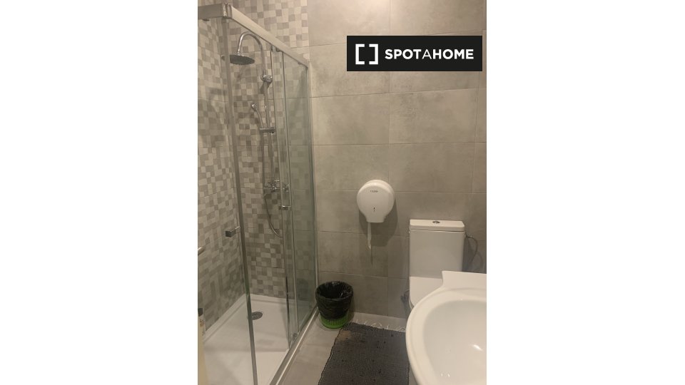 Double room Lisbon, 4 beds, 100m² — photo 17