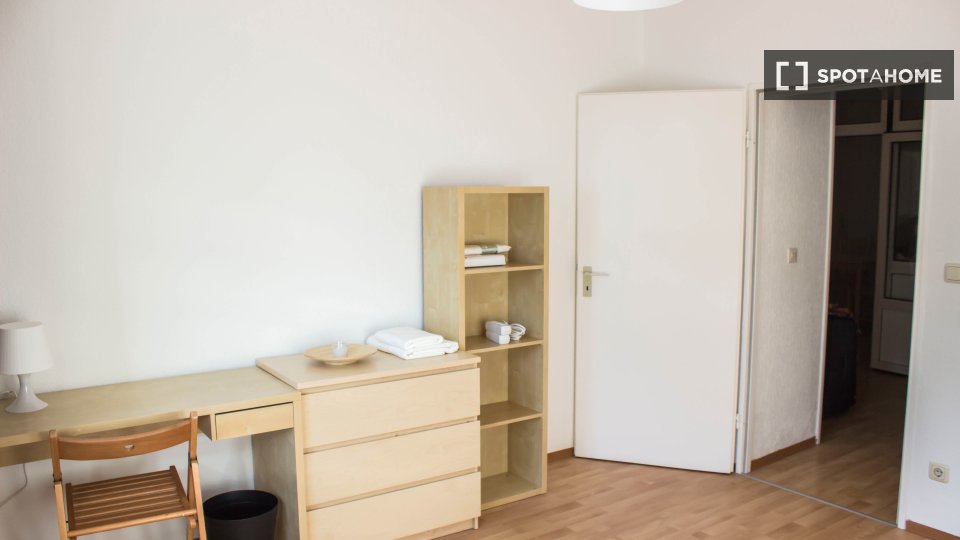 Double room Berlin, 4 beds, 81m² — photo 9