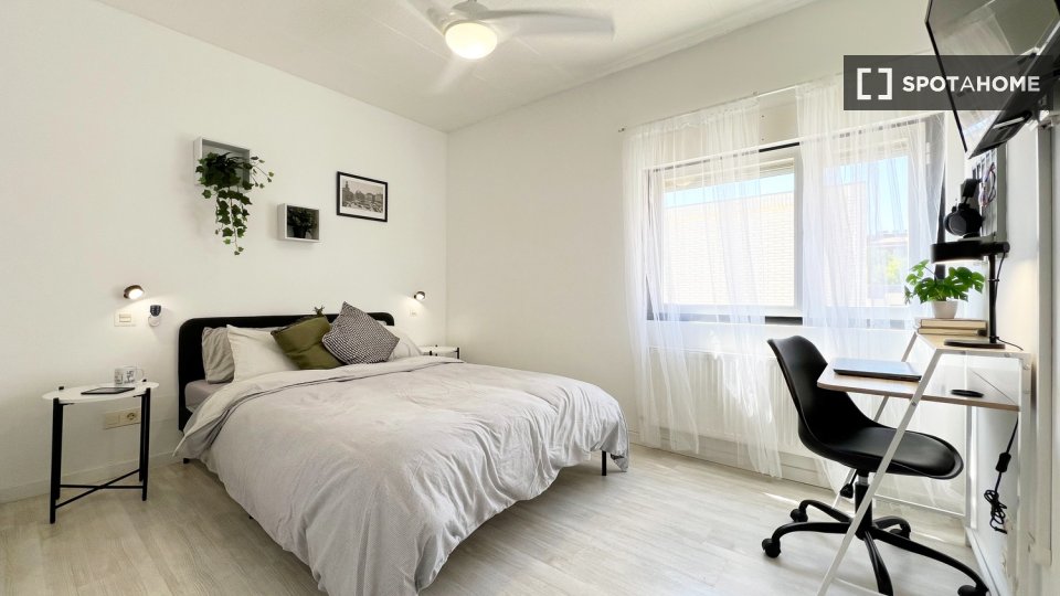 Double room Madrid, 5 beds — photo 6