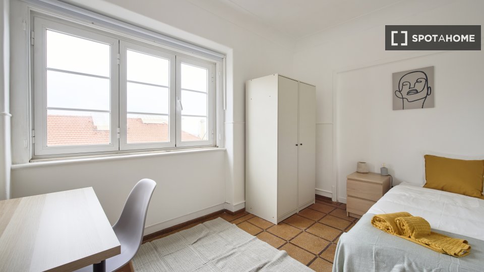 Double room Lisbon, 9 beds — photo 13