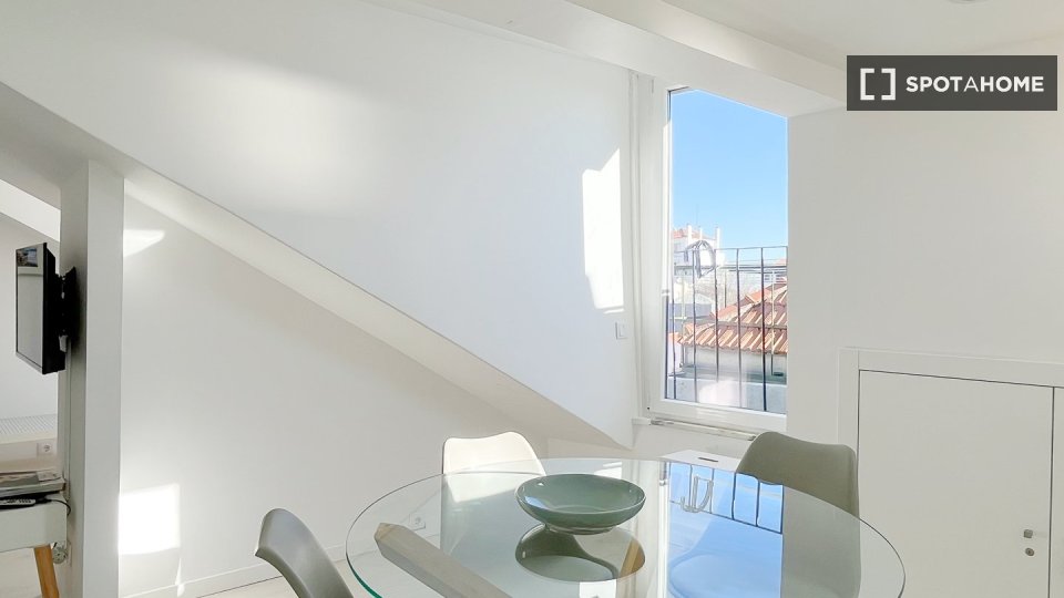 Apartment Lisbon, 2 beds, 71m² — photo 13