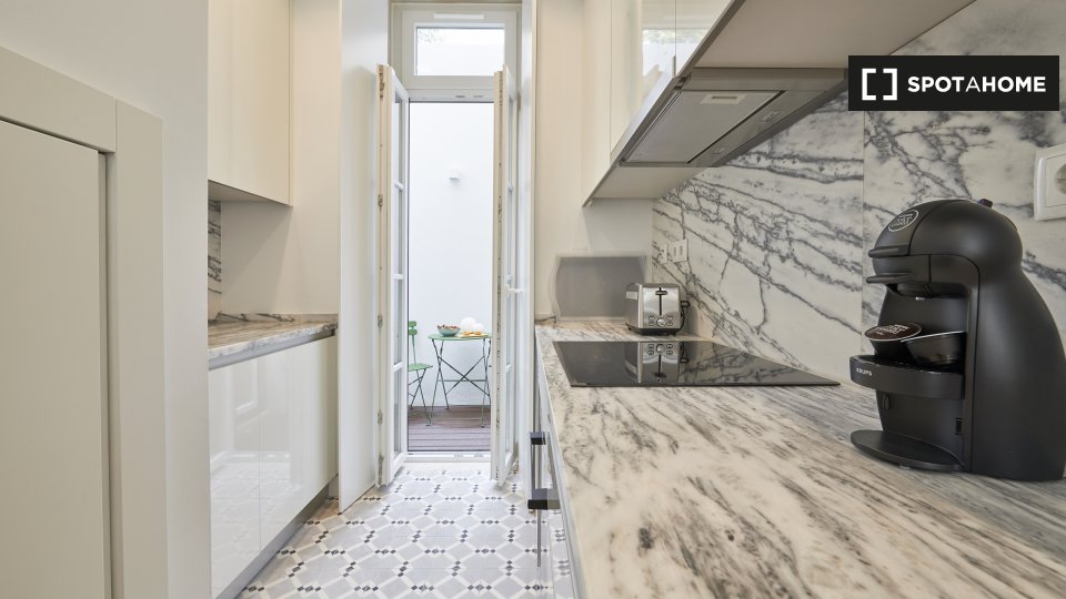 Apartment Lisbon, 1 bed, 70m² — photo 1