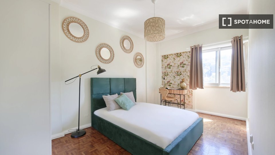 Double room Lisbon, 5 beds — photo 1