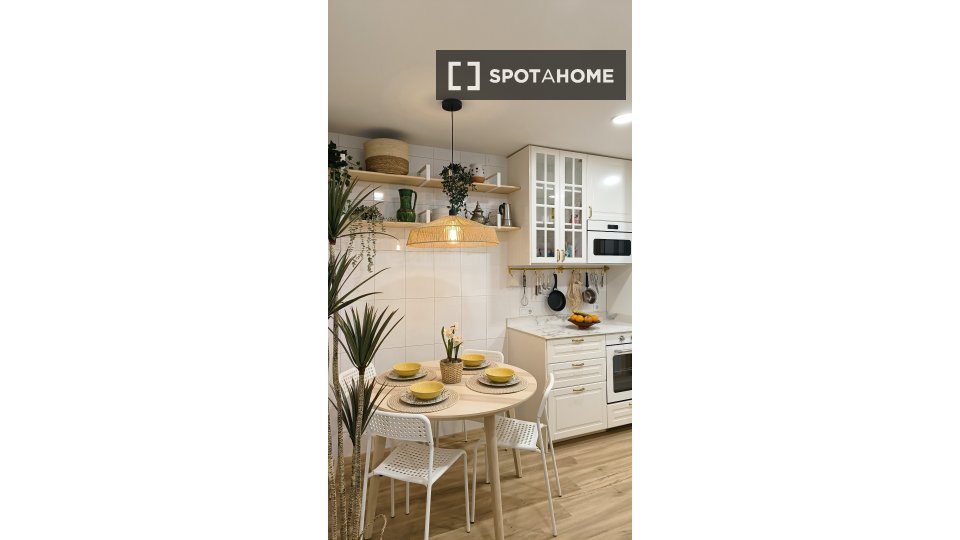 Double room Pamplona, 5 beds, 124m² — photo 14