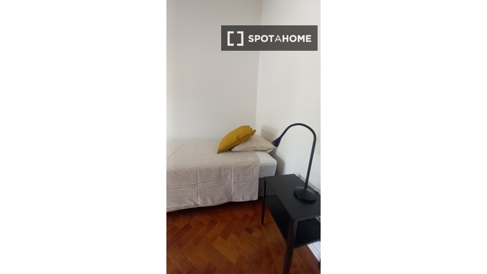 Double room Lisbon, 5 beds, 130m² — photo 12