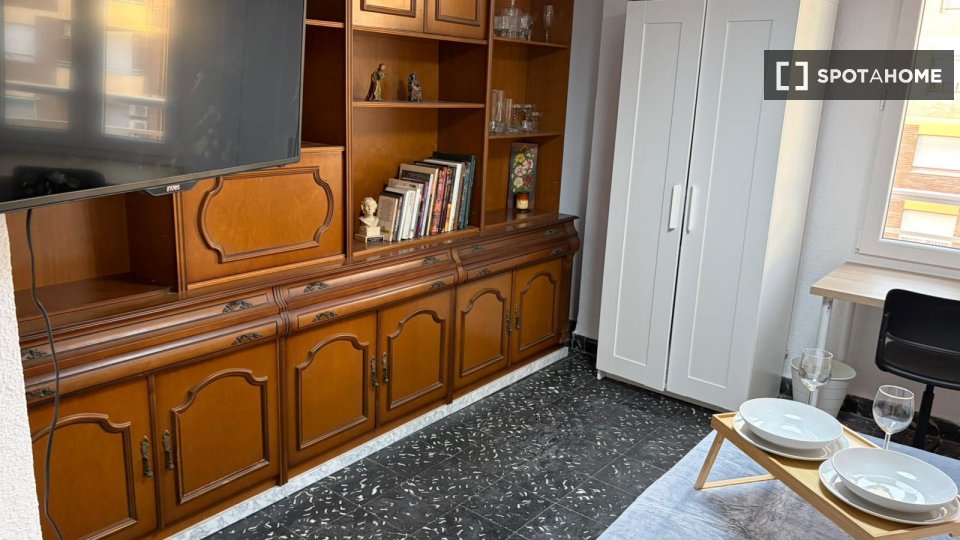Double room Valencia, 5 beds, 120m² — photo 11