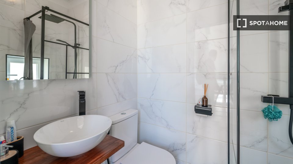 Apartment Lisbon, 2 beds, 97m² — photo 8