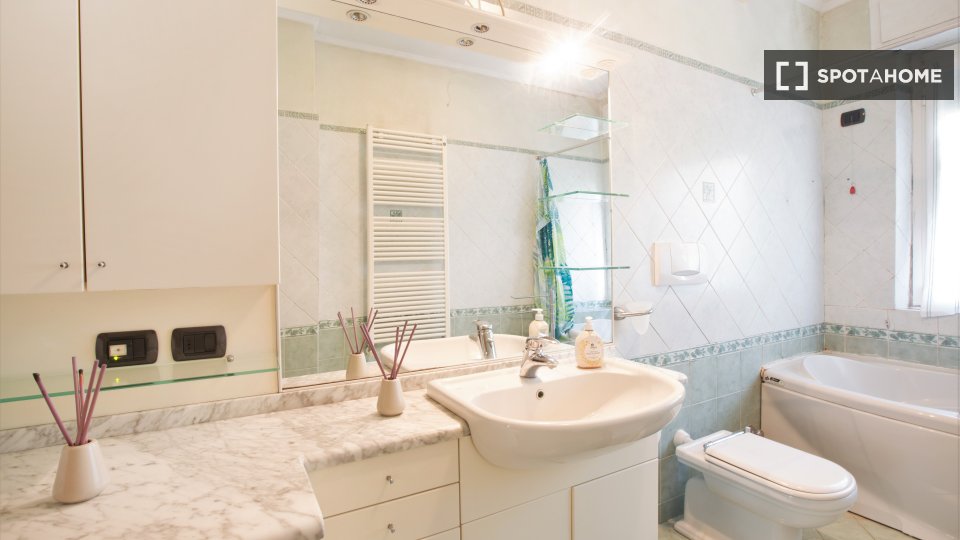 Double room Milan, 3 beds, 66m² — photo 18