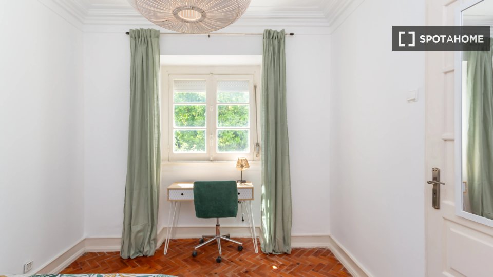 Double room Lisbon, 4 beds — photo 8
