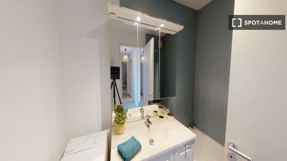 Double room Lyon, 3 beds, 70m² — photo 9