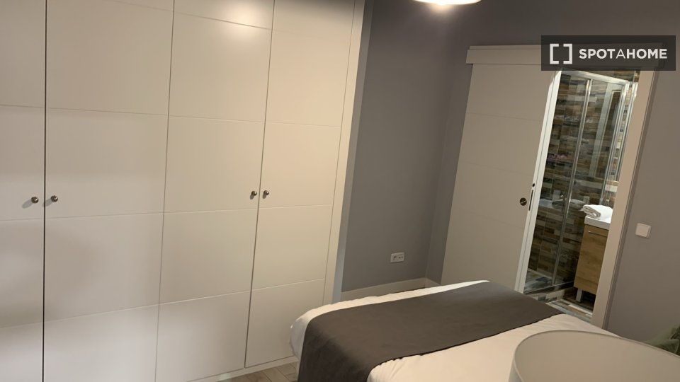 Double room Madrid, 2 beds — photo 16