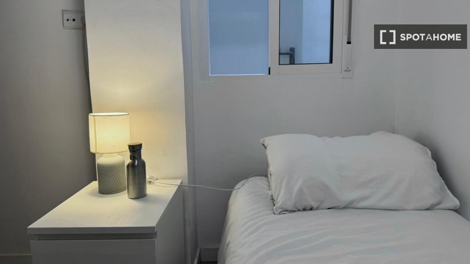 Habitación compartida de 3 habitaciones en Trinitat, Valencia