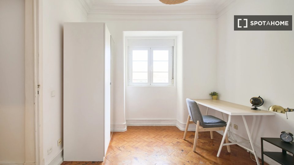 Double room Lisbon, 4 beds — photo 8