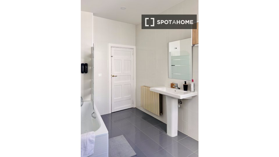 Double room Madrid, 4 beds — photo 14