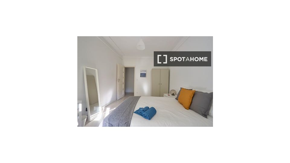 Double room Lisbon, 4 beds — photo 15