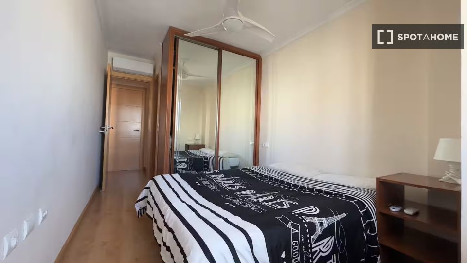 Double room Malaga, 3 beds — photo 1