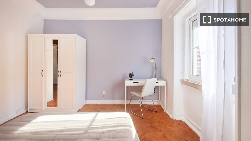 Double room Lisbon, 6 beds — photo 42