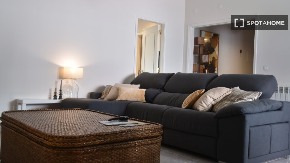 Apartment Lisbon, 2 beds, 100m² — photo 17