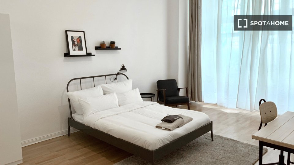 Double room Berlin, 3 beds, 120m² — photo 1