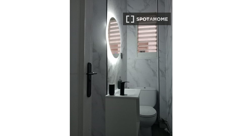 Double room Madrid, 4 beds — photo 68