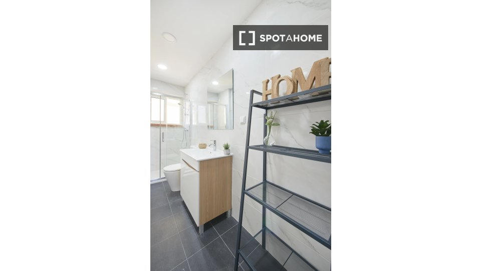 Double room Lisbon, 4 beds — photo 17