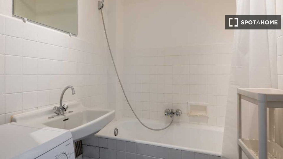 Double room Lyon, 3 beds, 70m² — photo 8