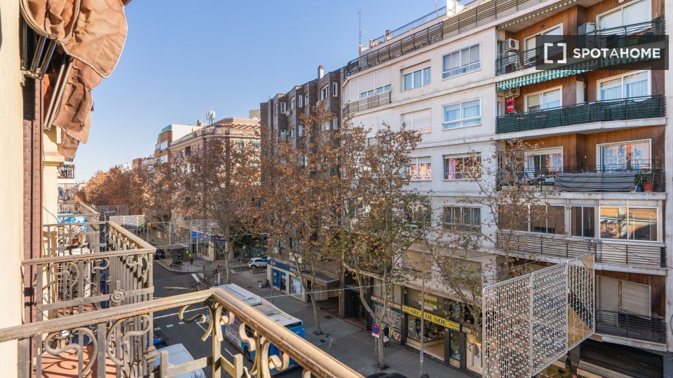Double room Madrid, 5 beds, 102m² — photo 15
